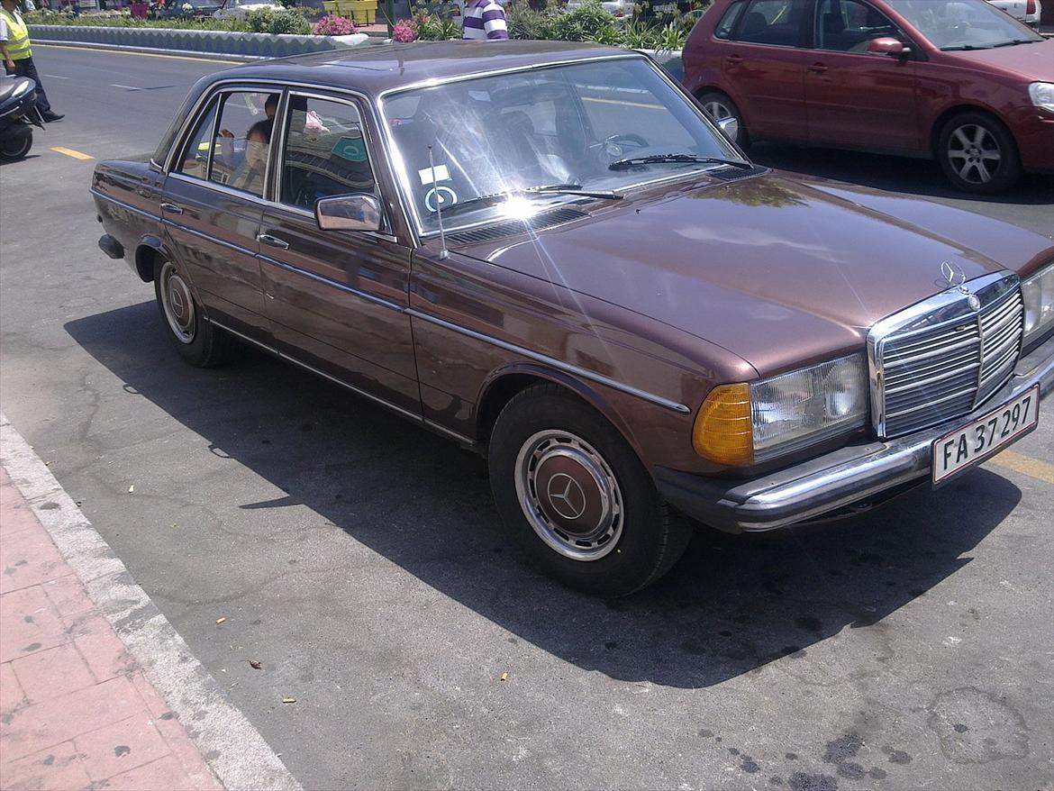 Mercedes Benz 240d aut - færdige resultat:) billede 1