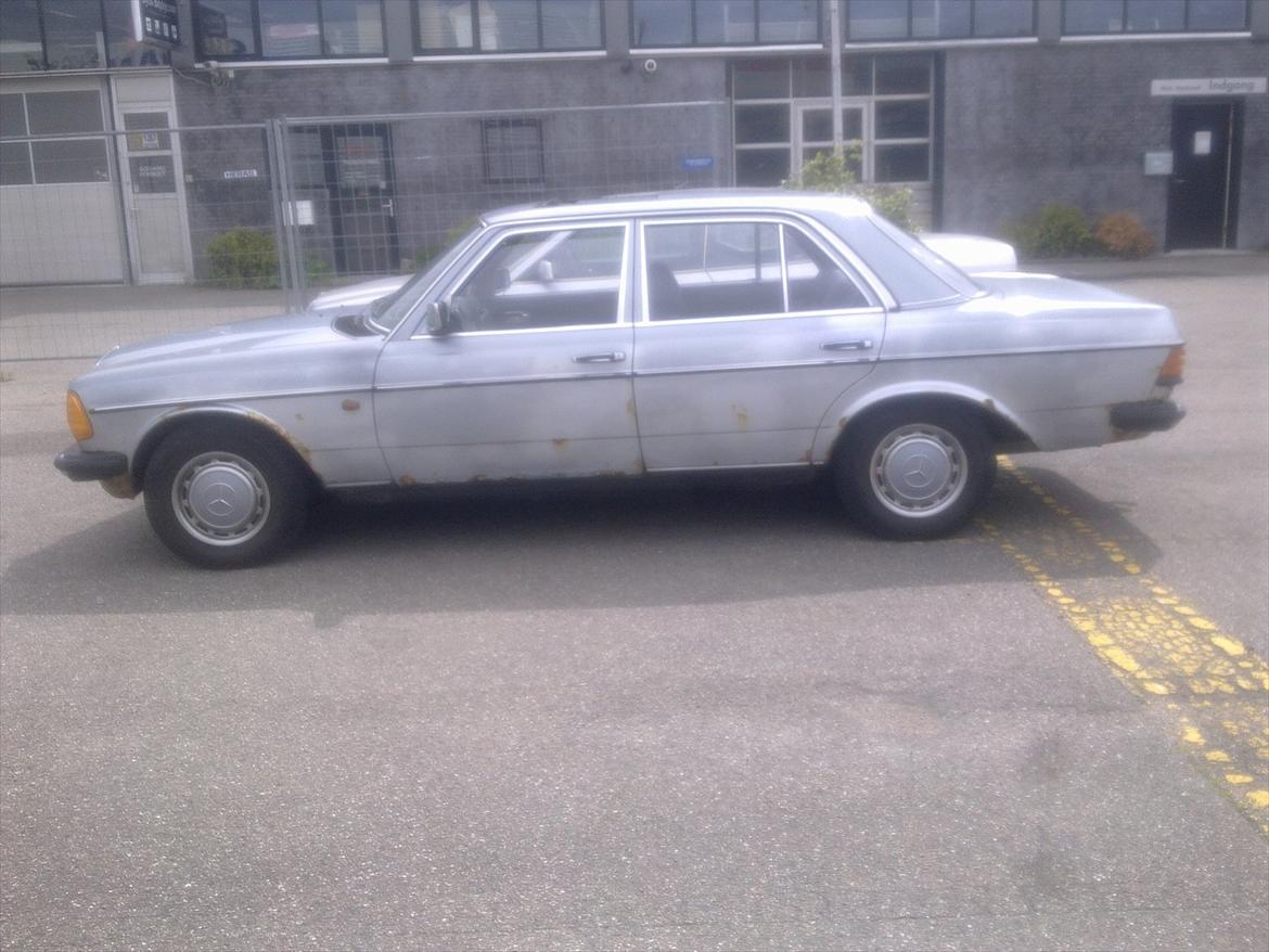 Mercedes Benz 240d aut - før:( billede 2