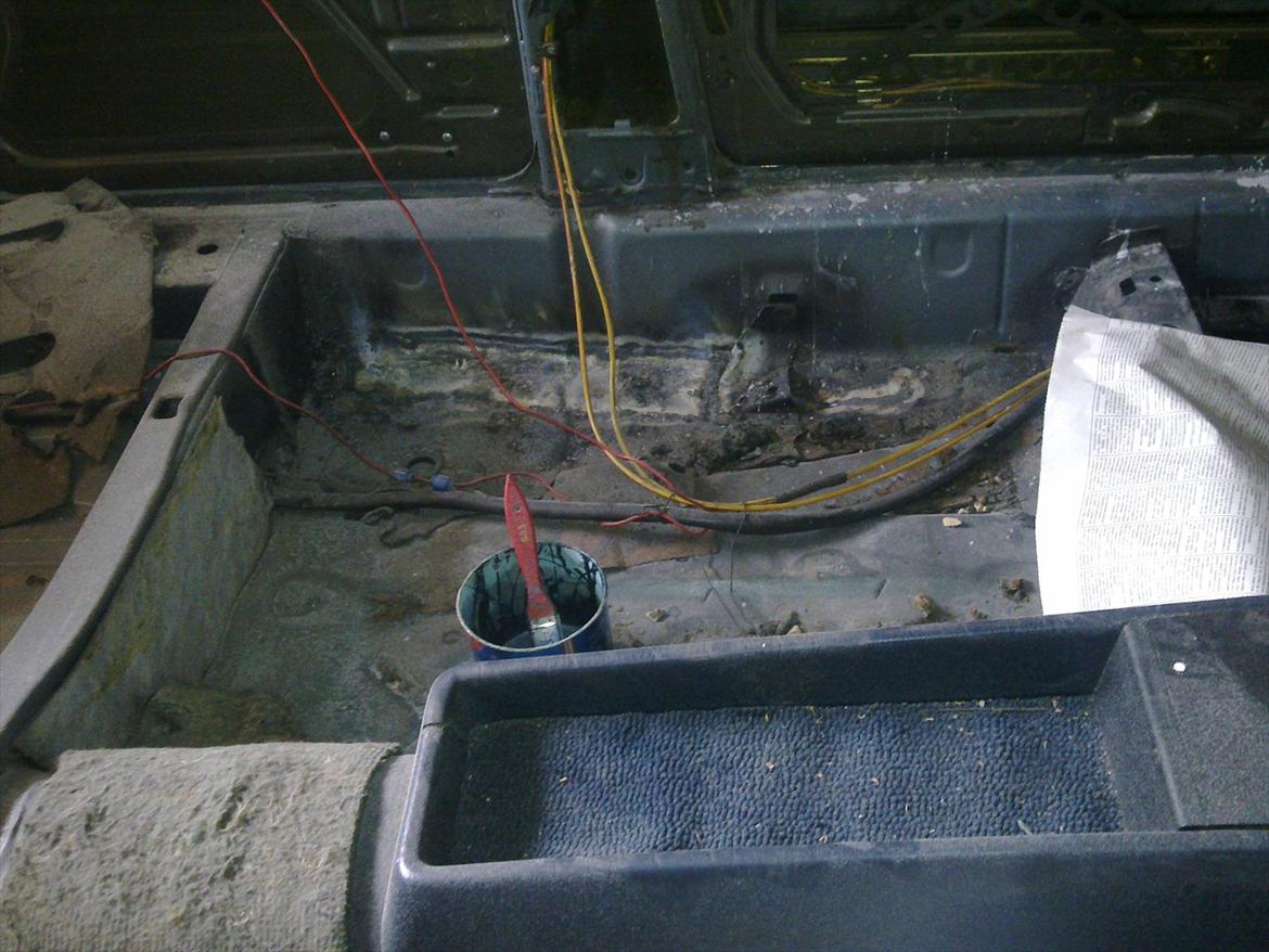 Mercedes Benz 240d aut - rust lavet ved førersædet. billede 3