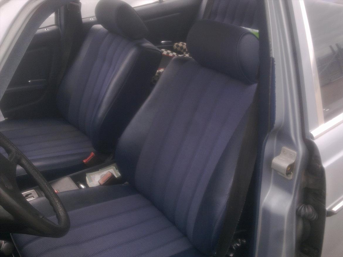 Mercedes Benz 240d aut - kabinen:)
bedste komfort i verden, som at sidde derhjemme. billede 6