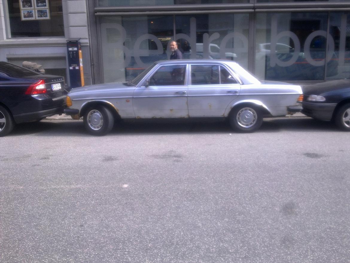 Mercedes Benz 240d aut - "hvor der er vilje, er der plads" billede 9