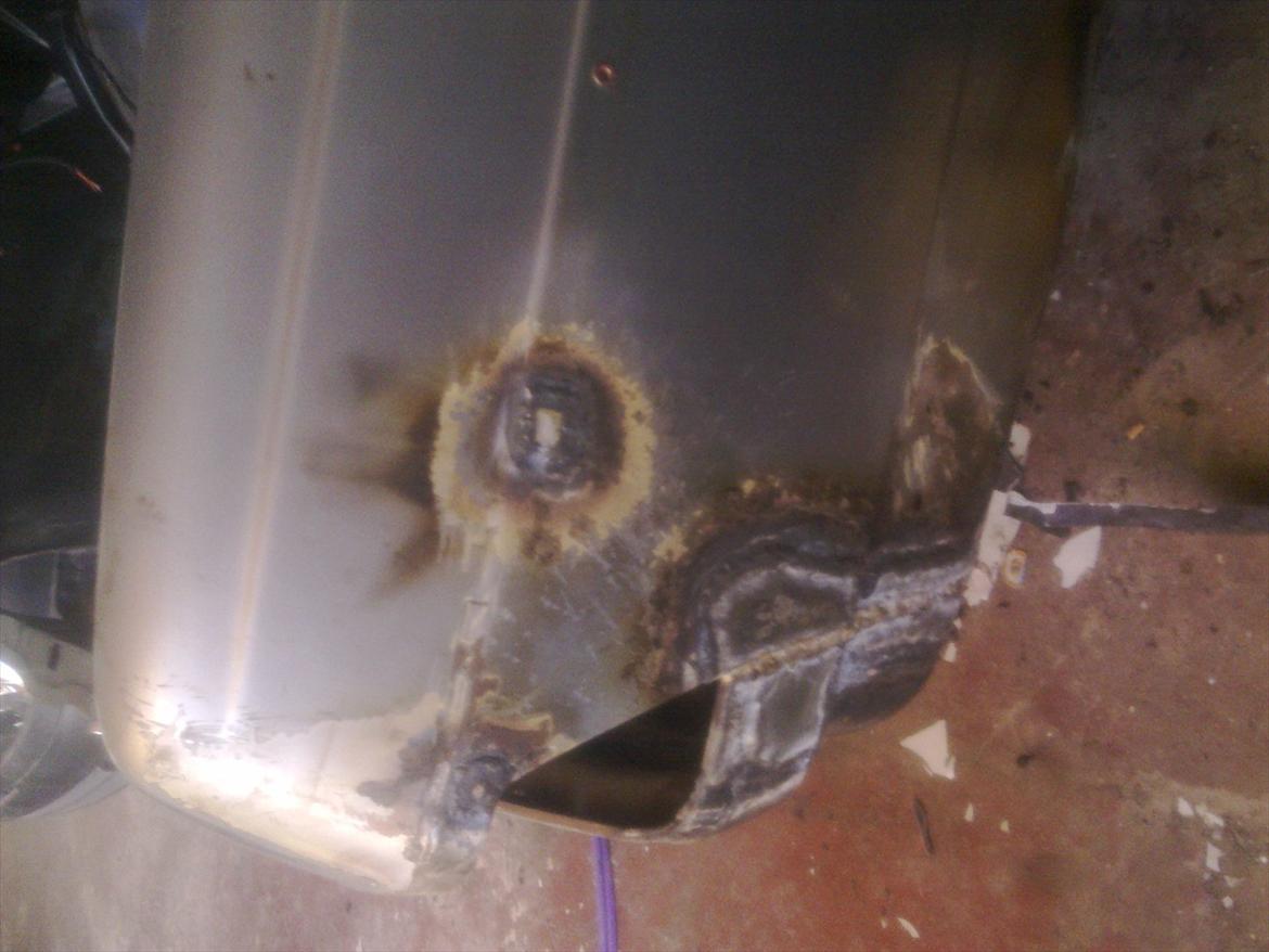 Mercedes Benz 240d aut - klassisk w123 sygdom, så der blev skåret og svejset:) billede 11