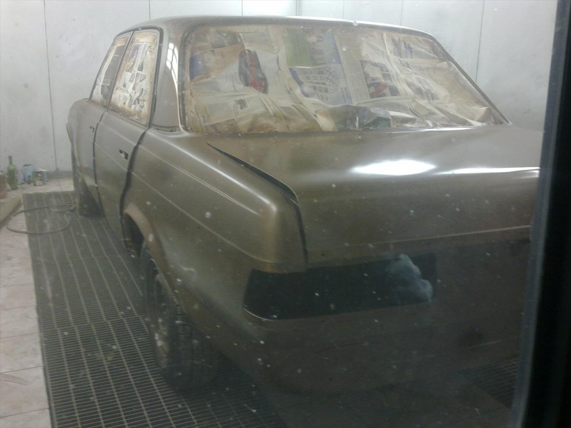 Mercedes Benz 240d aut - første brune lag, da det skulle dække for den gamle, før den nye blev malet på. billede 12