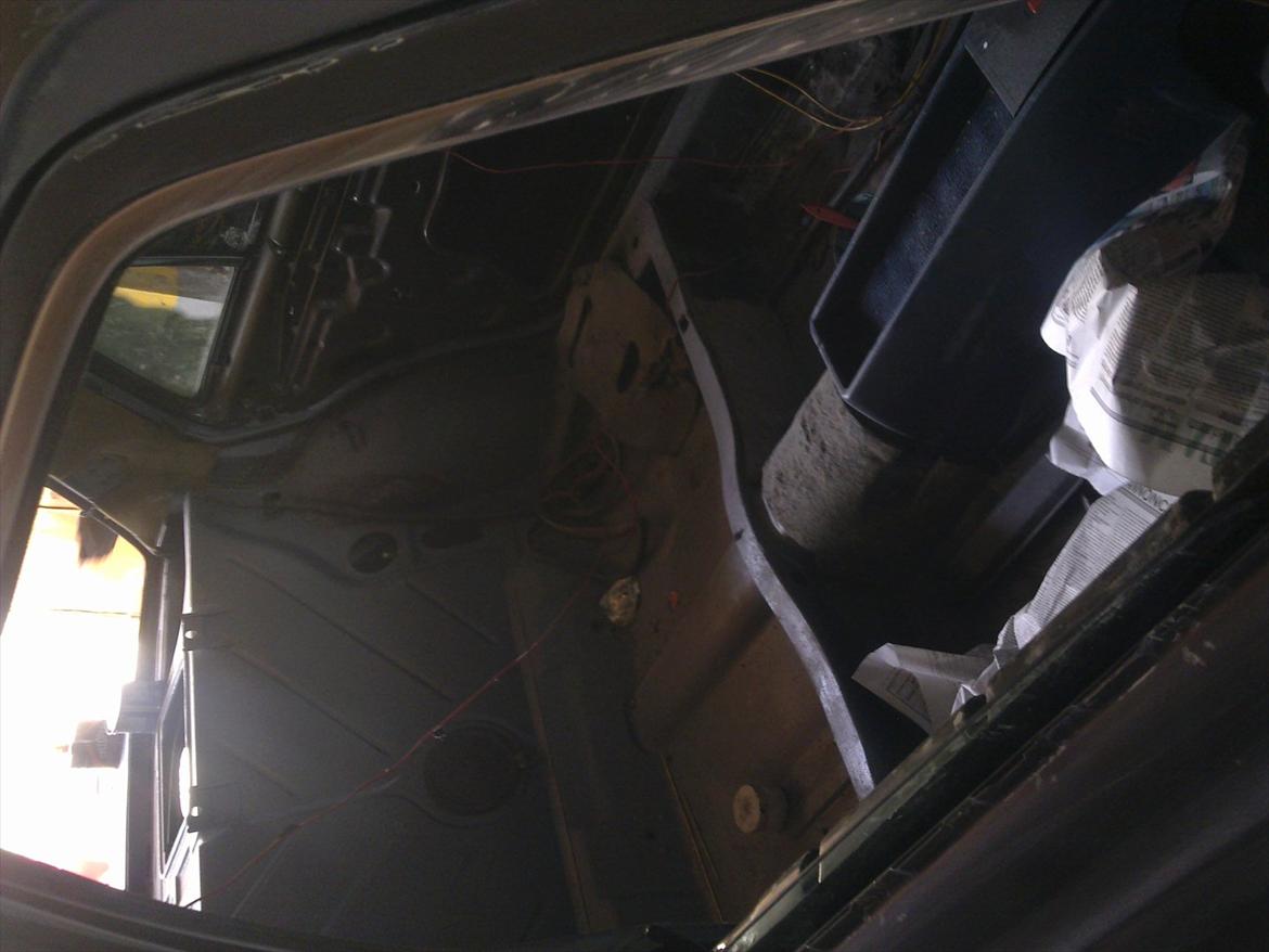 Mercedes Benz 240d aut - alt taget ud indvendig:) billede 16