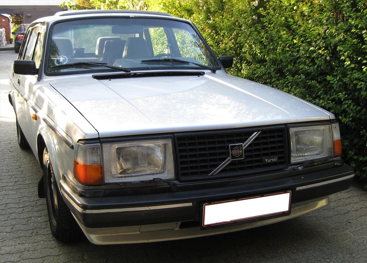 Volvo 240 Turbo - Sådan så bilen ud da jeg først fik den, der kommer flere nye billeder senere.  billede 3