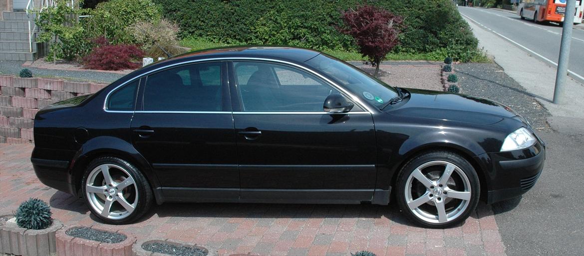 VW Passat Limousine - Nypoleret billede 1