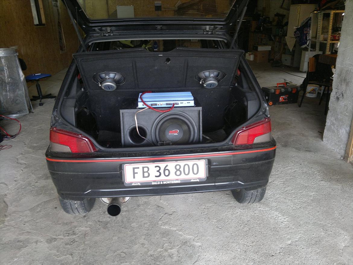 Peugeot 106 rallye solgt - ved at smide anlæg i :) billede 4