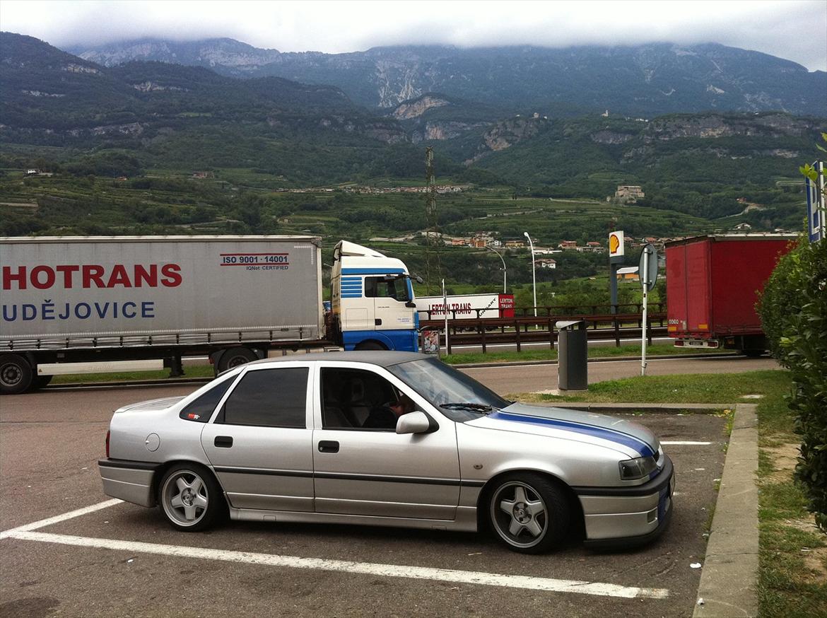 Opel Vectra 2000 T | SOLGT | - - Italien 2011, på vej hjem lige før grænsen til Østrig :) billede 19