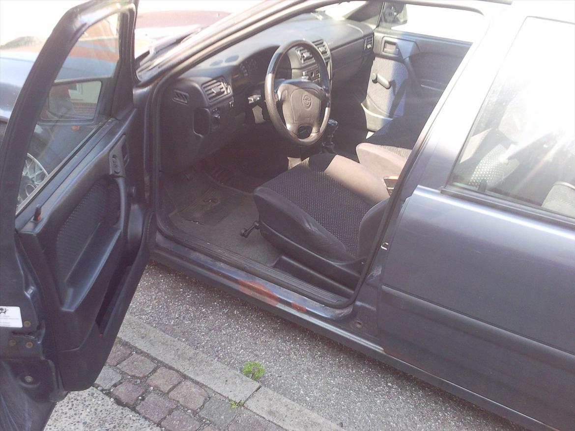 Opel Vectra A 2,0 GL Solgt - Føresæde rat osv. billede 1