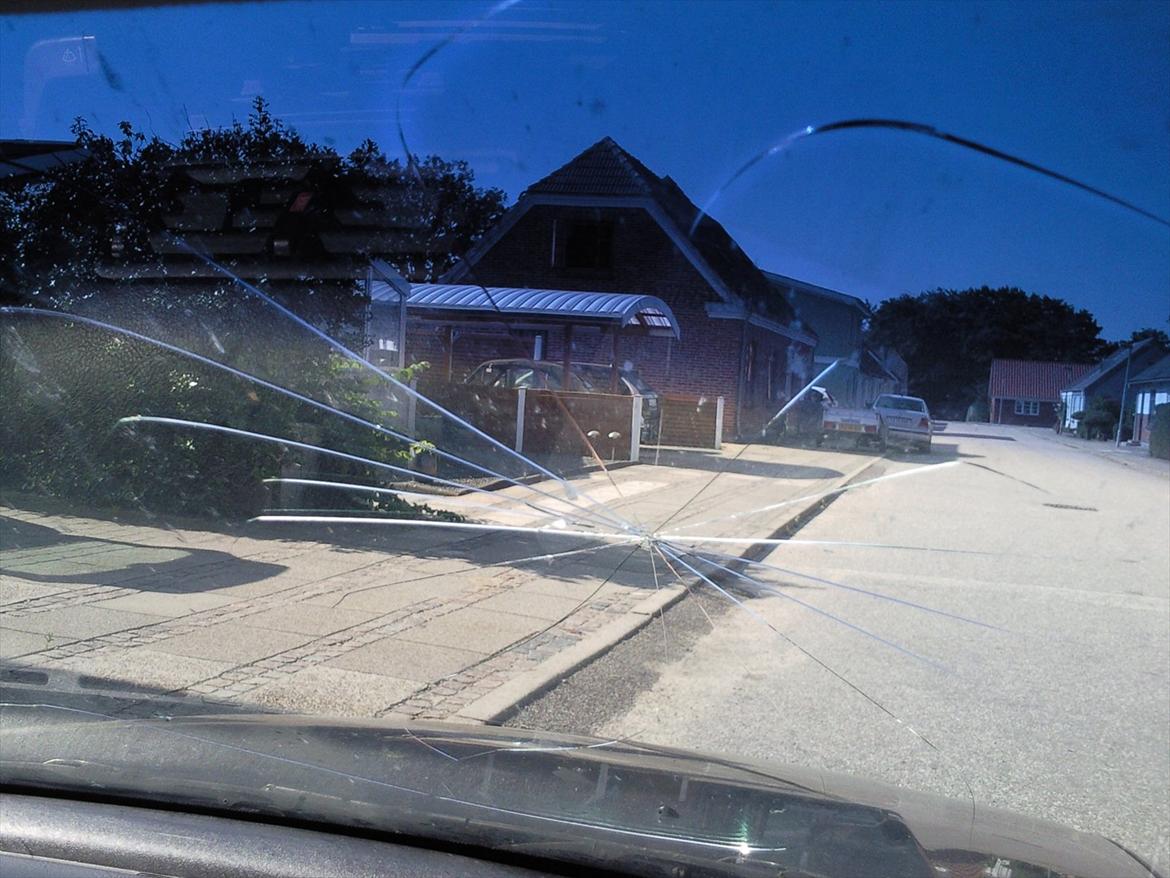 Opel Vectra A 2,0 GL Solgt - Stjerne i forruden. billede 3