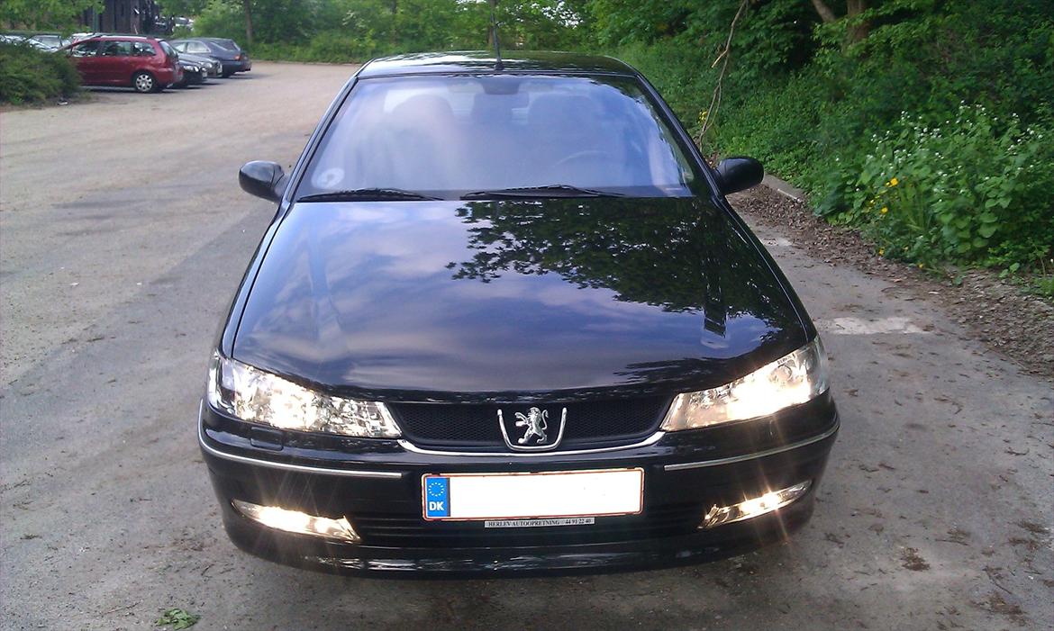 Peugeot 406 1.8 Sedan - Fugt i venstre forlygte :-( billede 1