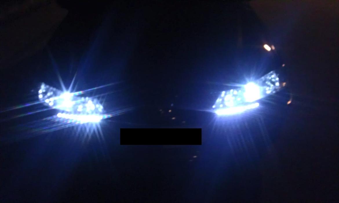Peugeot 406 1.8 Sedan - 10 stk. X-Lazer hvide dioder i hver side. 
4x LED i positionslys.
10000k Xenon kit kommer i tågelygterne. billede 2