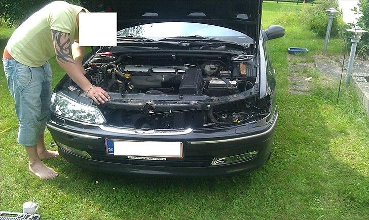 Peugeot 406 1.8 Sedan - Montering af X-Lazer dioder med en kammerat billede 4