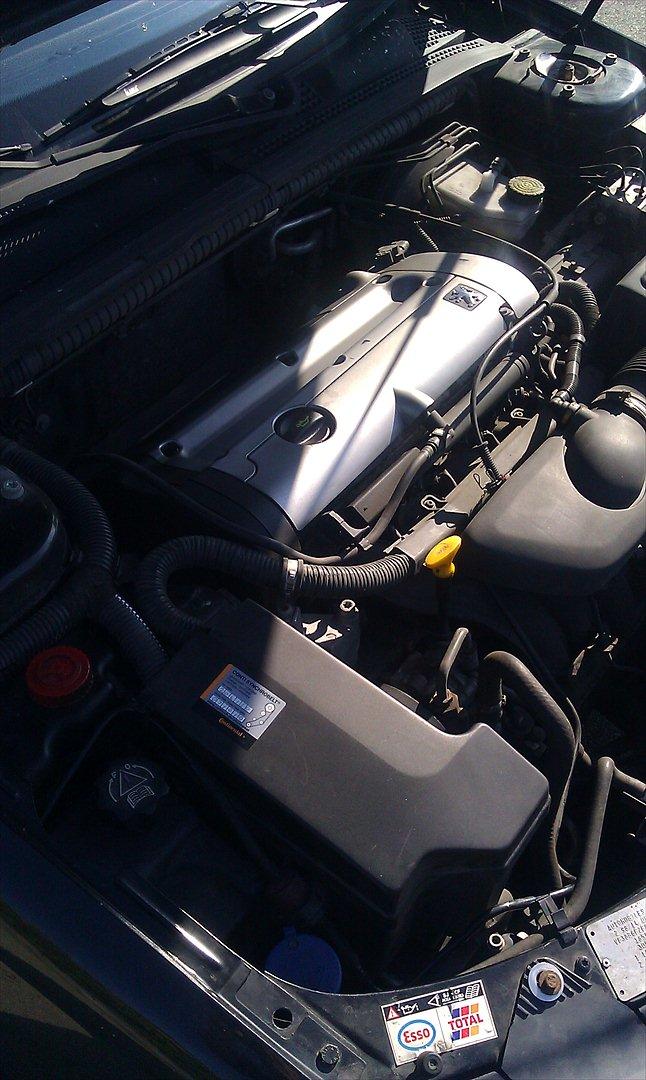 Peugeot 406 1.8 Sedan - Motor set fra højre side af bilen billede 7