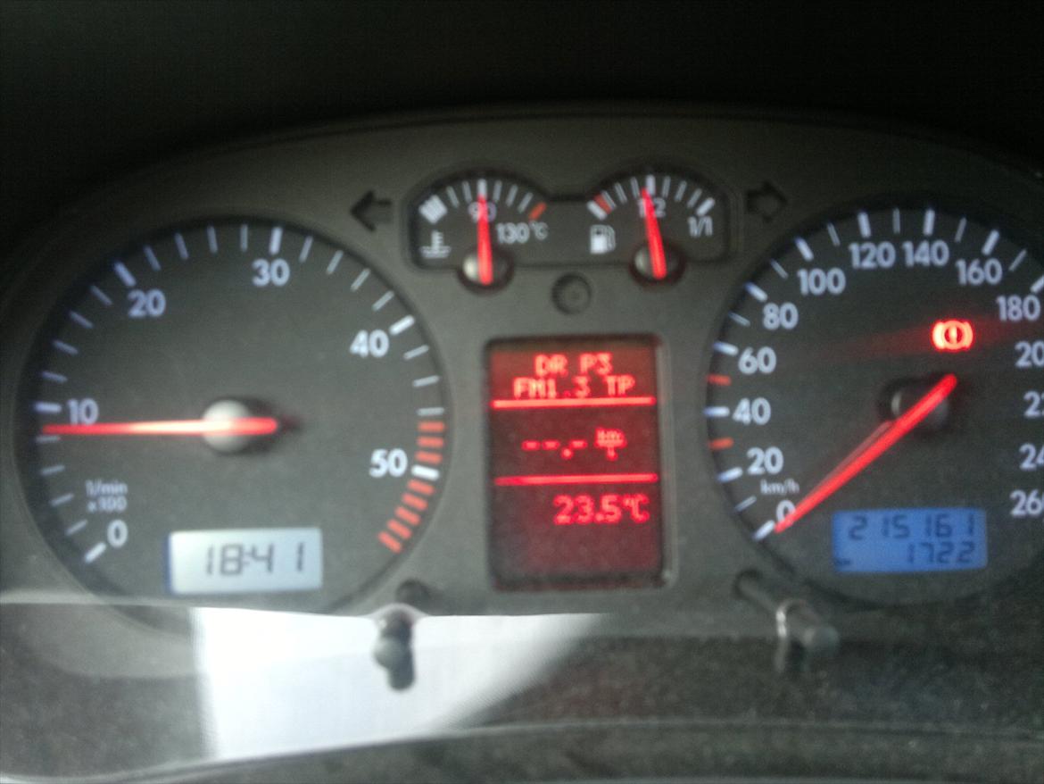 VW Golf IV TDi - Kombiinsttrument med stor MFA+ FIS, kan bl.a. vise hvor meget brændstof der er tilbage i tanken. billede 6