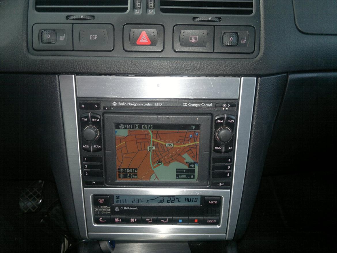 VW Golf IV TDi - Midterkonsol med r32 alu dekor billede 8