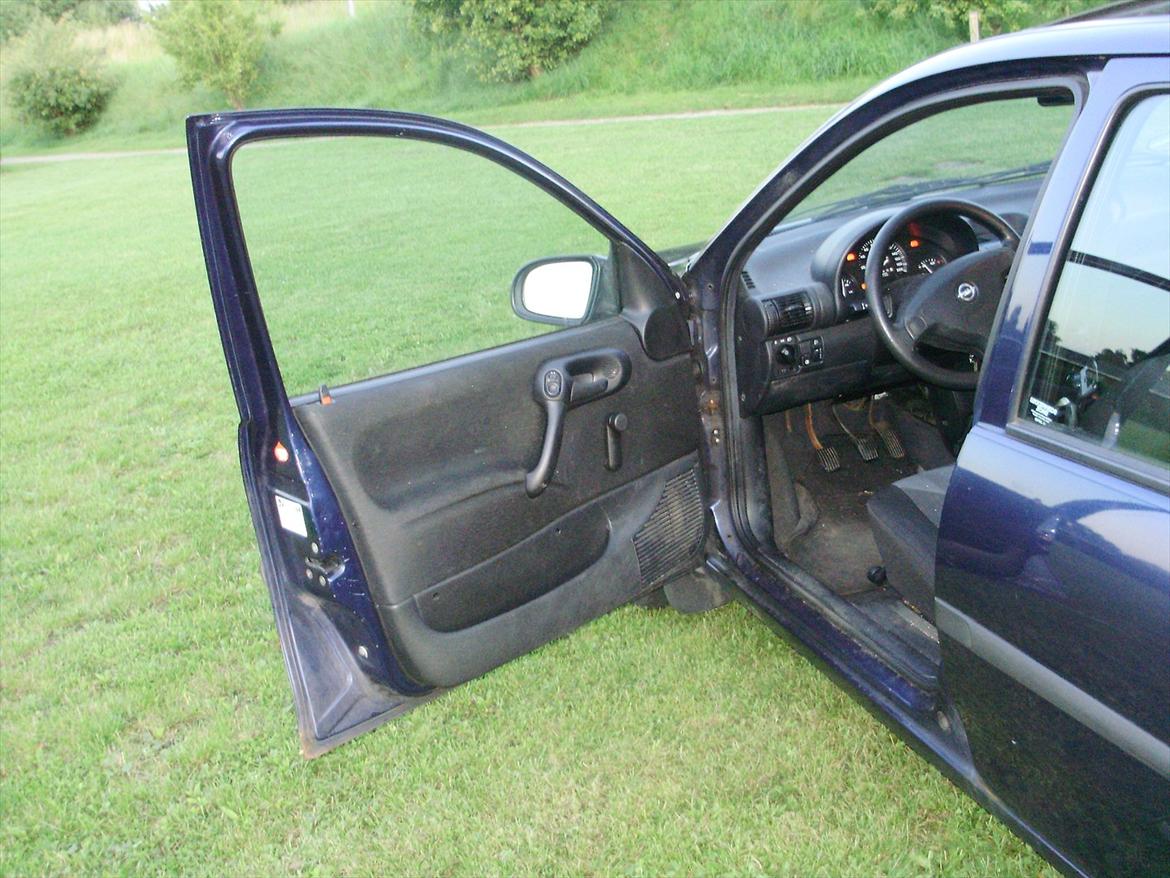 Opel Corsa B 5 Dørs - Dørsiderne skal laves om, så der kan komme et komponentsæt i hver side. billede 7