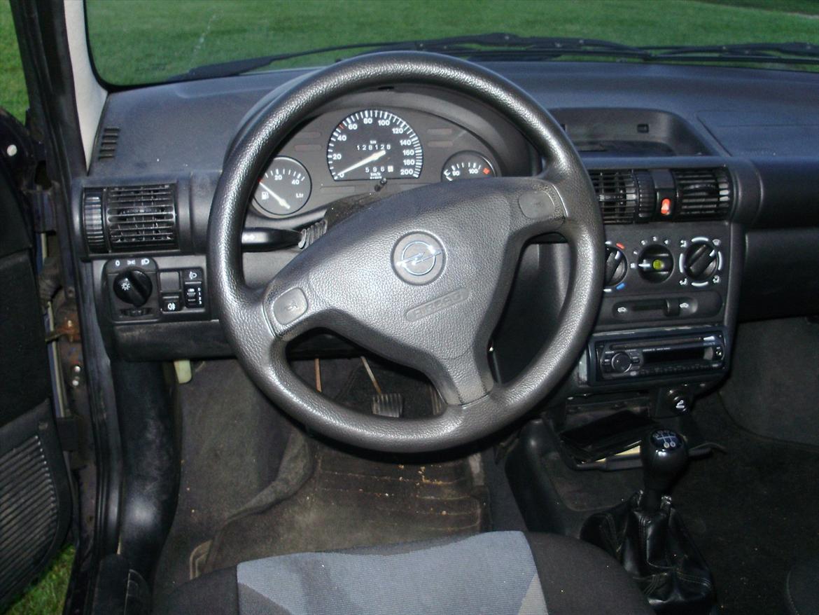 Opel Corsa B 5 Dørs - Regner med at der kommer 280mm rat i. billede 10