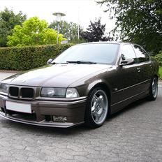 BMW E36 320i "TOTAL SkADET"