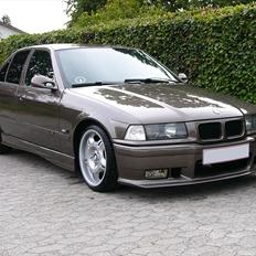 BMW E36 320i "TOTAL SkADET"