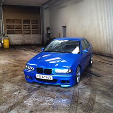 BMW E36 320 (323i)
