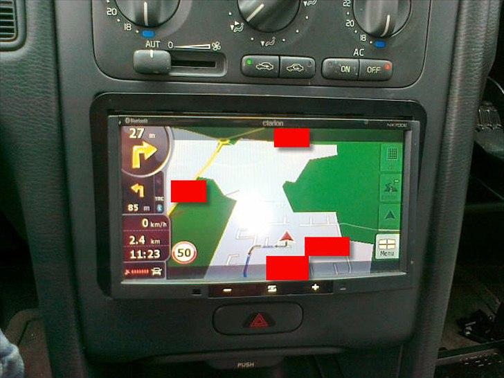 Volvo V70 st.car - Fars nye legetøj - godt der er alarm i bilen :-) 

(har lige maskeret oplysninger som angiver hvor bilen holder :-)  billede 13