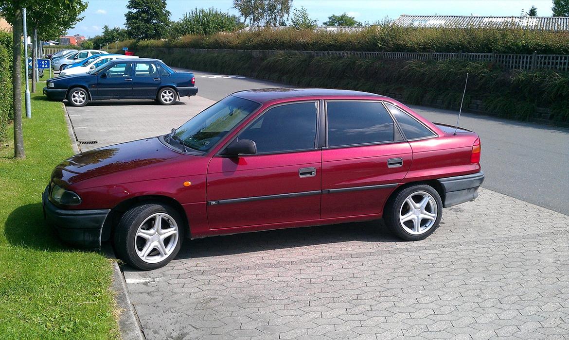 Opel Astra F sedan 16v SOLGT billede 14