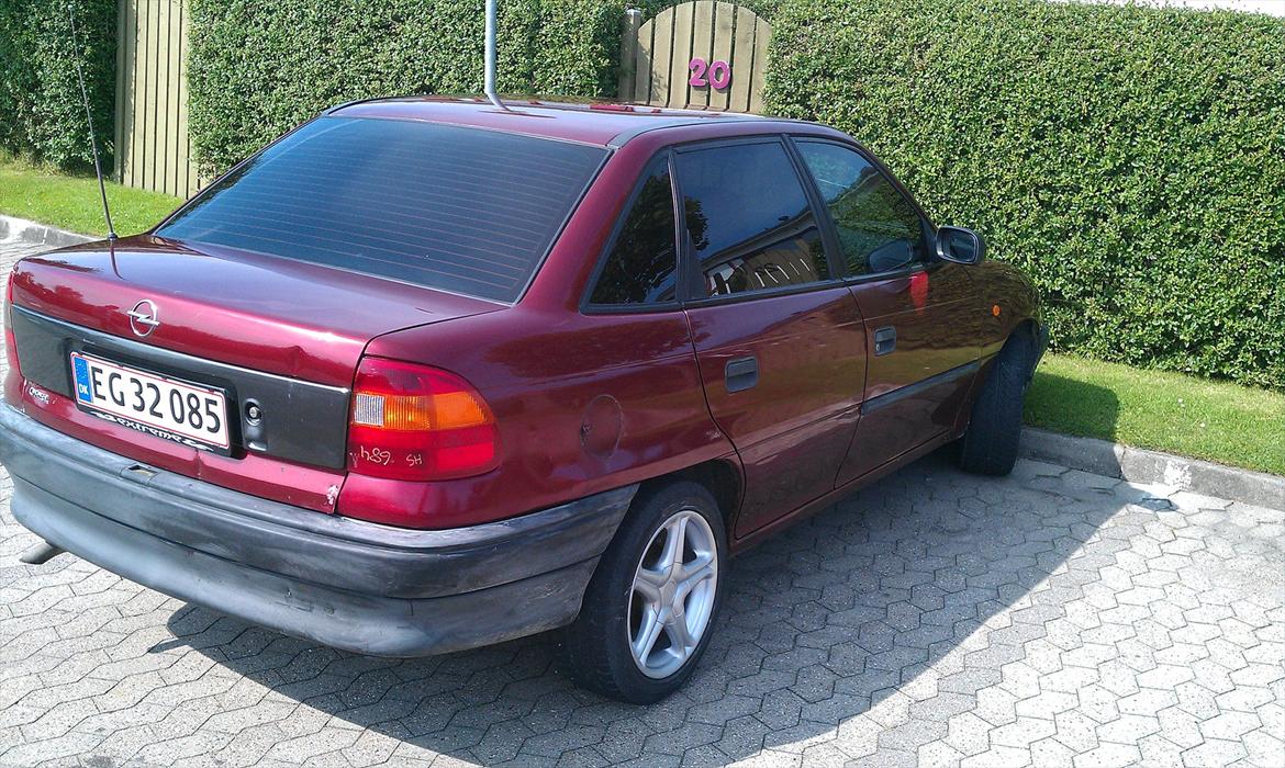 Opel Astra F sedan 16v SOLGT billede 15