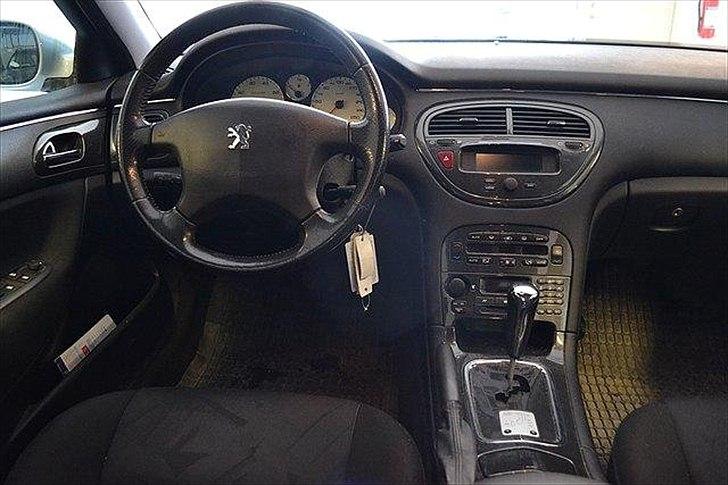 Peugeot 607 3.0 V6  - Ganske nydelig kabine faktisk - men den skrøbelige materialekvalitet, er svær at se bort fra :-/ billede 10