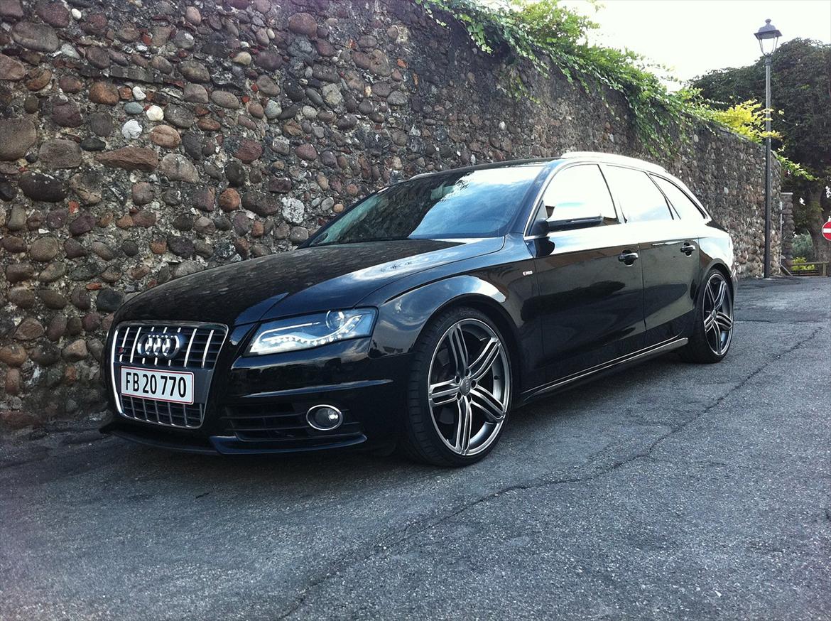Audi A4 Avant 2,0TDI  S-Line ® billede 1