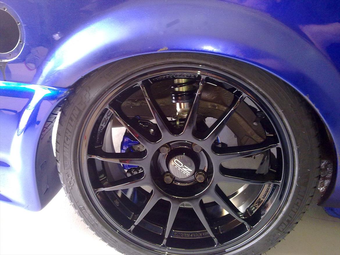 Ford escort xr3i cabriolet - den kan sænkes så meget bagi at den rammer kofangeren :) skal lige lidt op igen :) billede 5