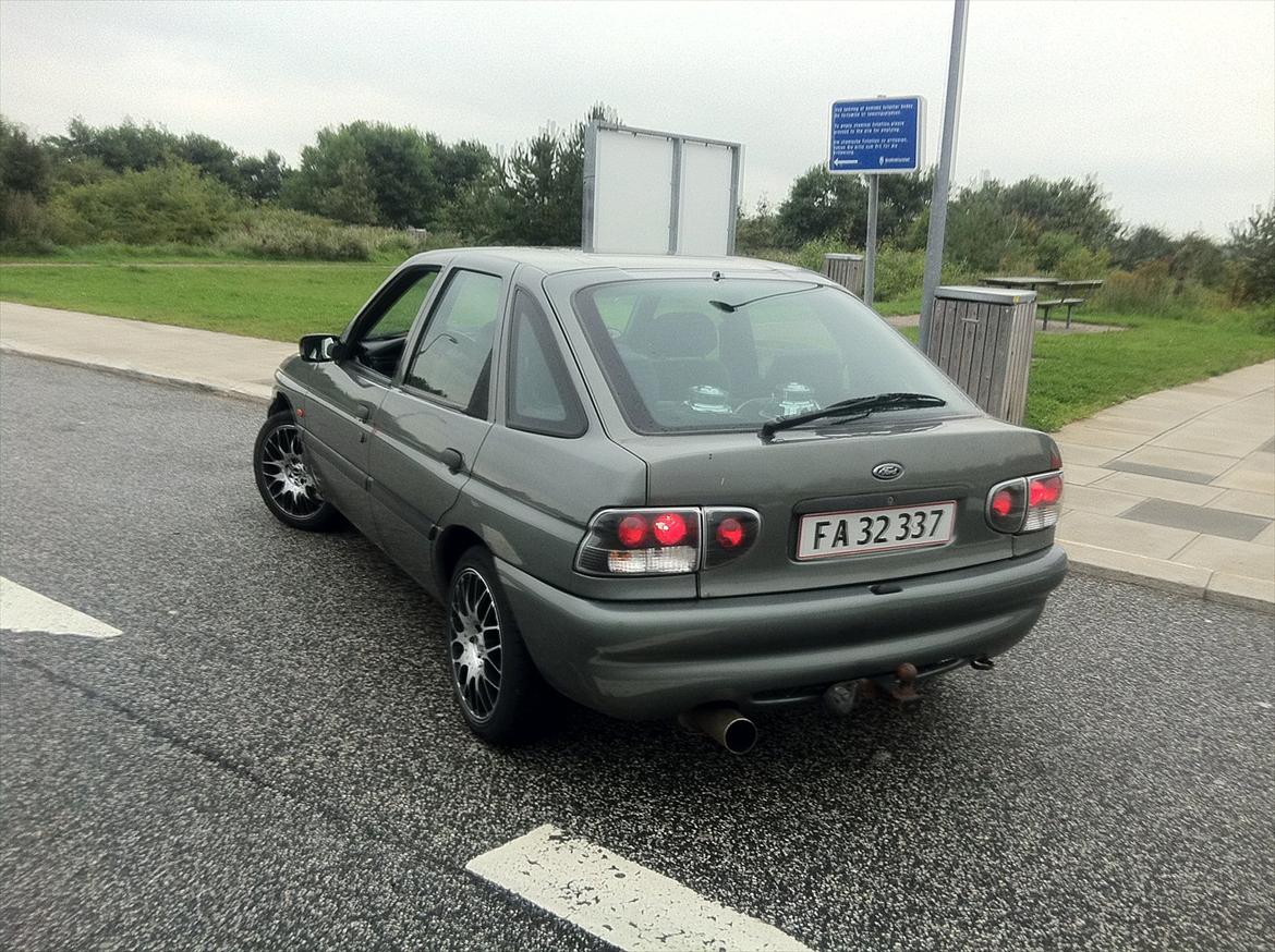 Ford Escort 1,6 i 16v Zetec billede 2