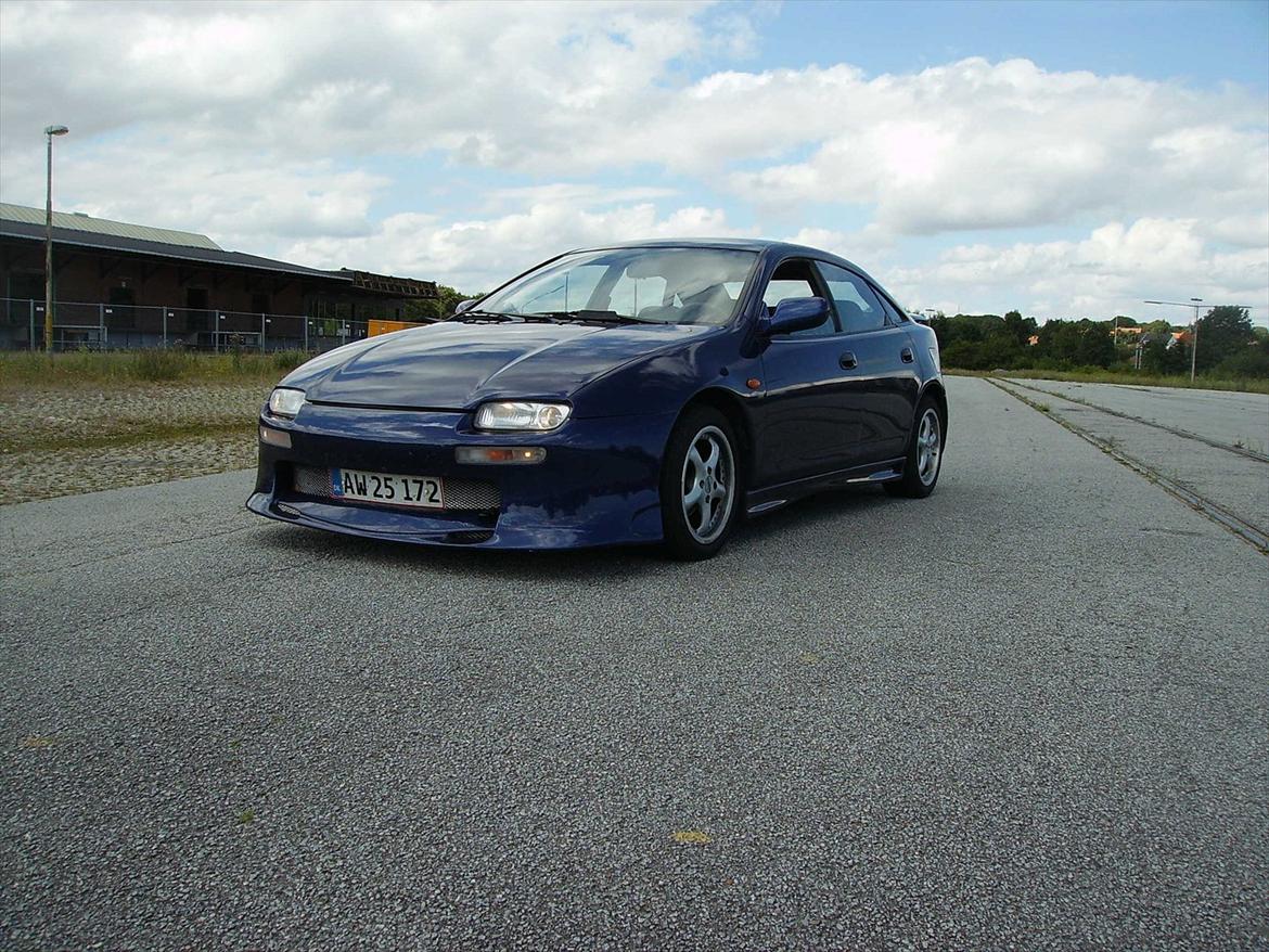 Mazda 323f  billede 2