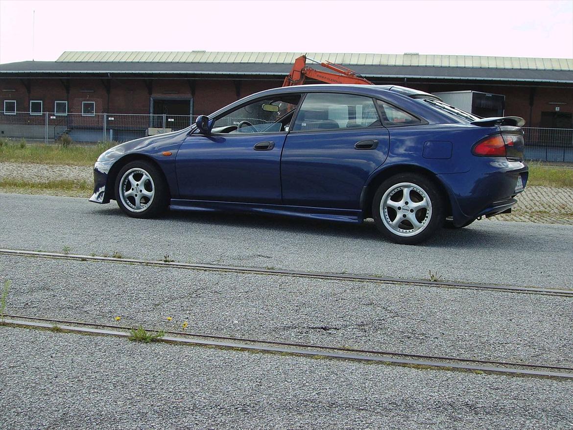 Mazda 323f  billede 8