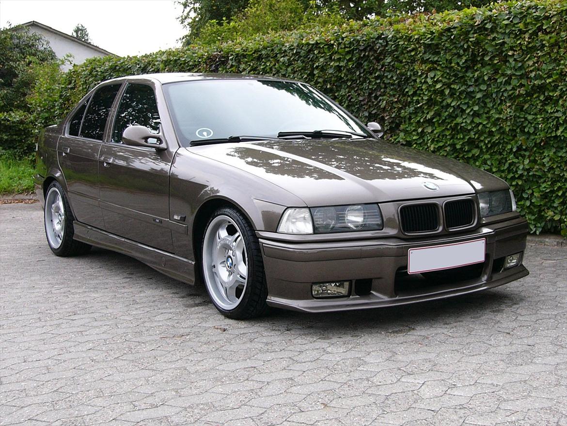 BMW E36 320i "TOTAL SkADET" billede 1