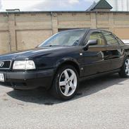 Audi 80.