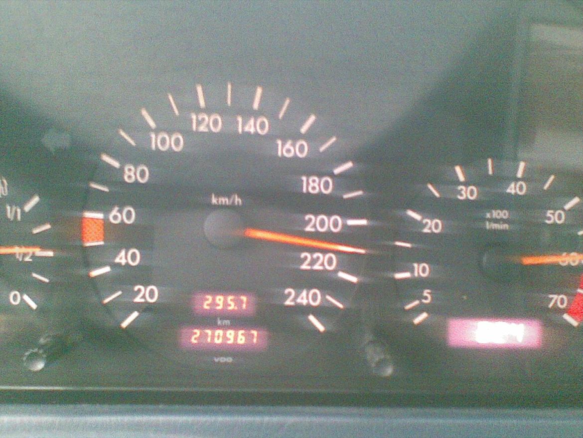 Mercedes Benz W202 C180 Elegance Aut. SOLGT! - Ja kan jo godt komme derop af når hun bliver kildet lidt ;o)
Selvfølgelig taget syd for vores danske grænse :o) billede 5