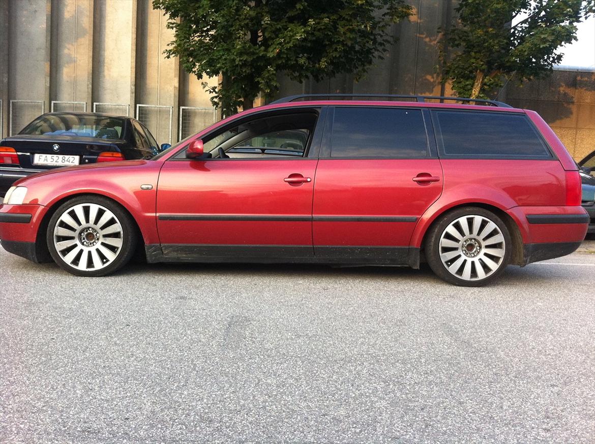 VW passat 3b - ser super ud men fælge for små bunden af bil rammer jorden ved små bump billede 10