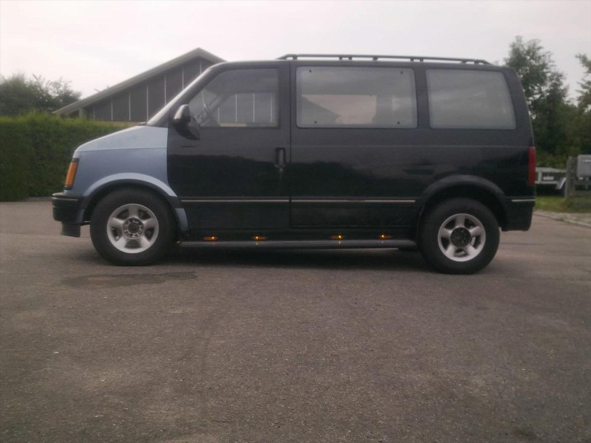 Chevrolet Astro Van *SOLGT* - 09.augus2011: Igen med nye trin, panler osv - men her er lyset tændt i trinene :-)
 billede 19