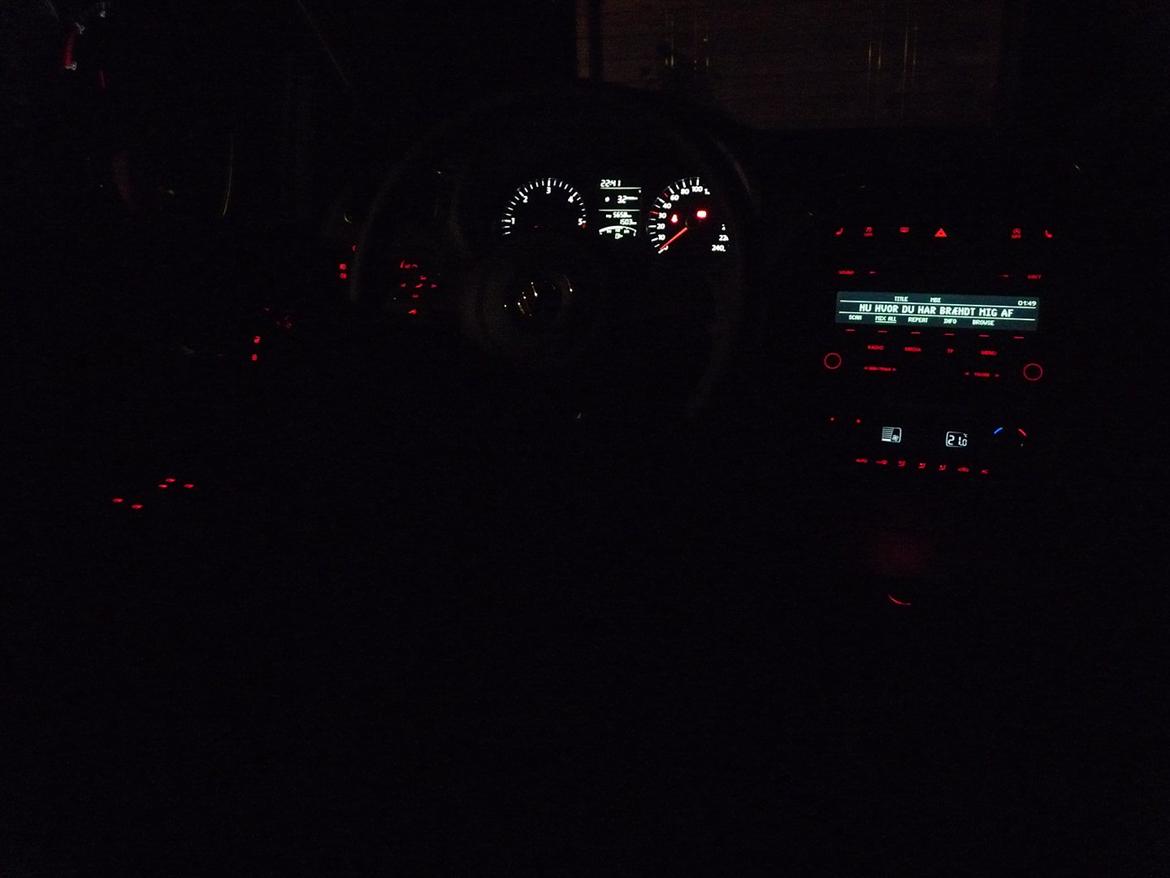 VW Polo 1.6 TDI Comfortline BMT - Jeg er vild med det røde lys. billede 19