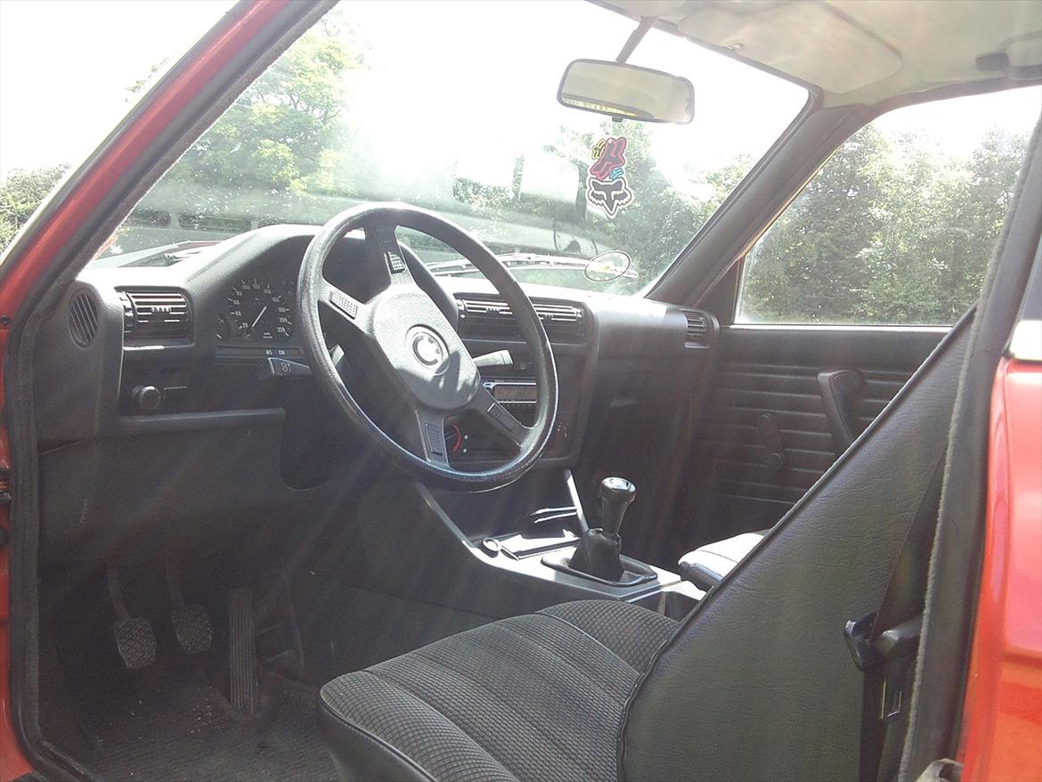 BMW E 30 316     SOLGT billede 9