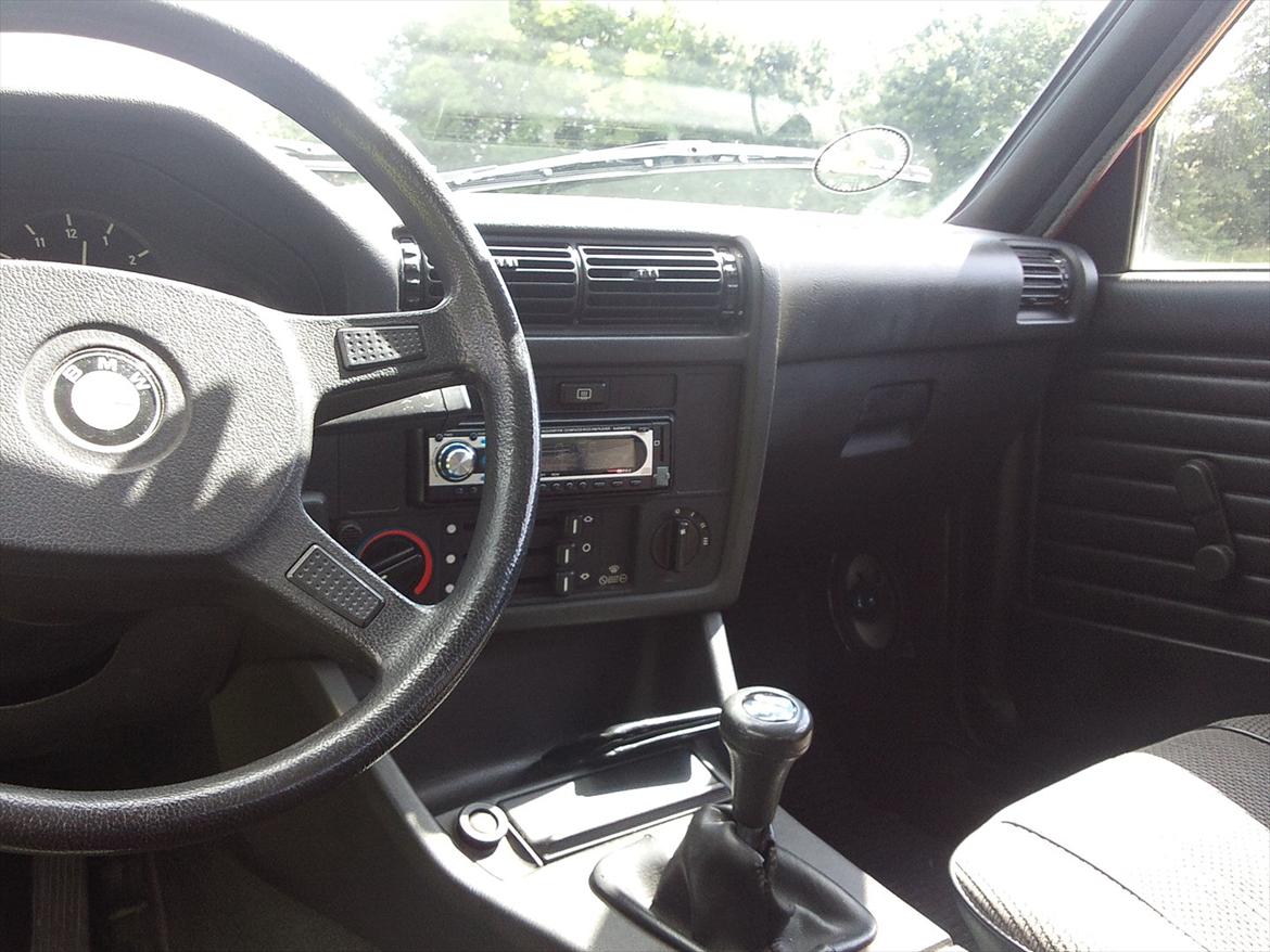BMW E 30 316     SOLGT billede 12