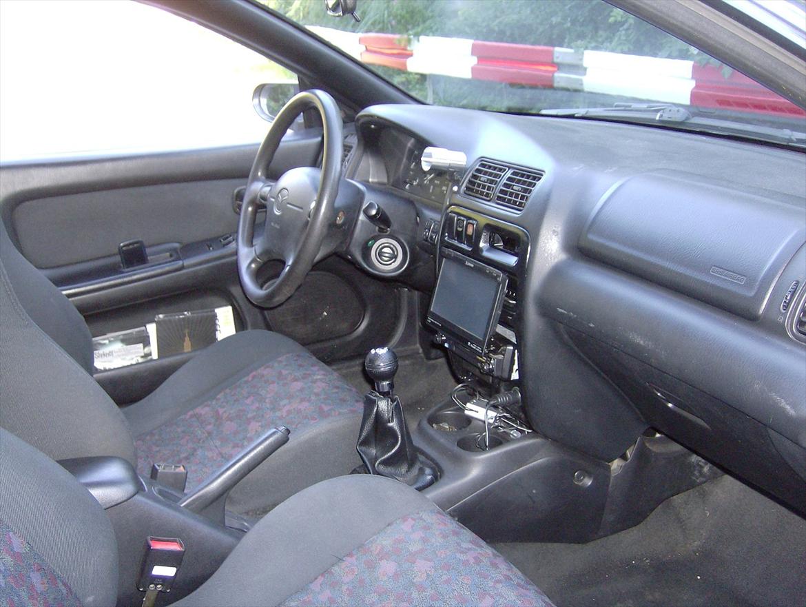 Mazda 323f SOLGT billede 9