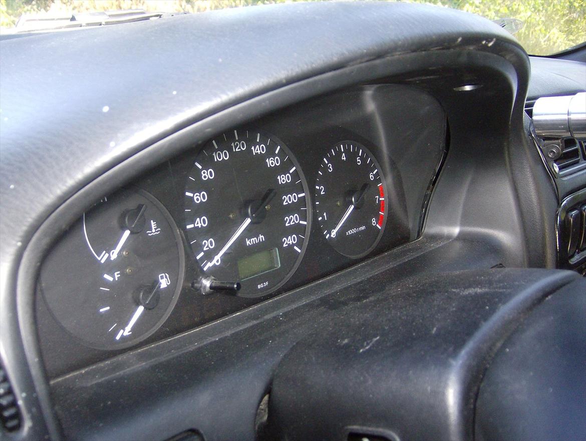 Mazda 323f SOLGT billede 11