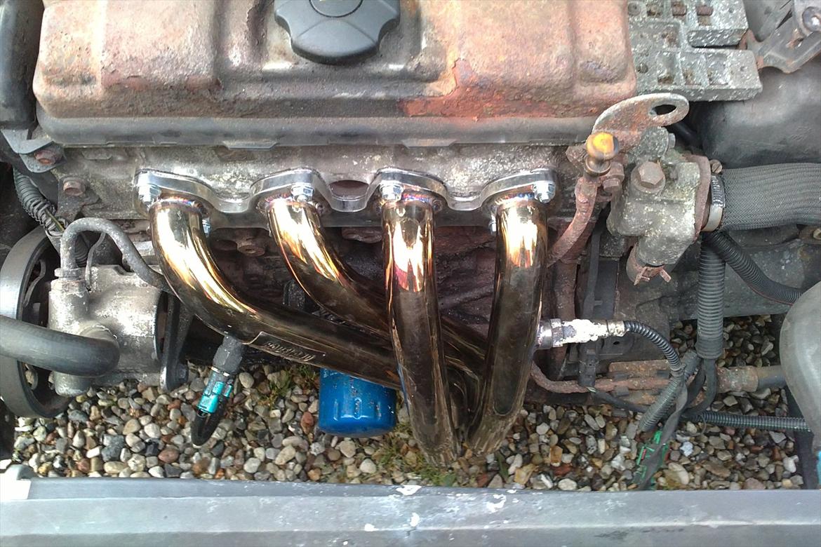 Citroën Xsara Weekend 1.6 - Så kom banan på. Den gamle manifold var flækket og forrøret knækket. billede 6