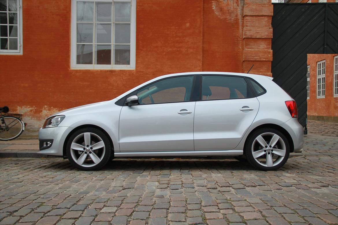 VW Polo 1,2 TSI Highline - De 17" Boavista fælge ser mindre ud på billeder, end de gør i virkeligheden. Den org. sportsundervogn sænker 15mm.  billede 4