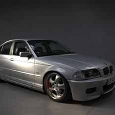 BMW E46 323i