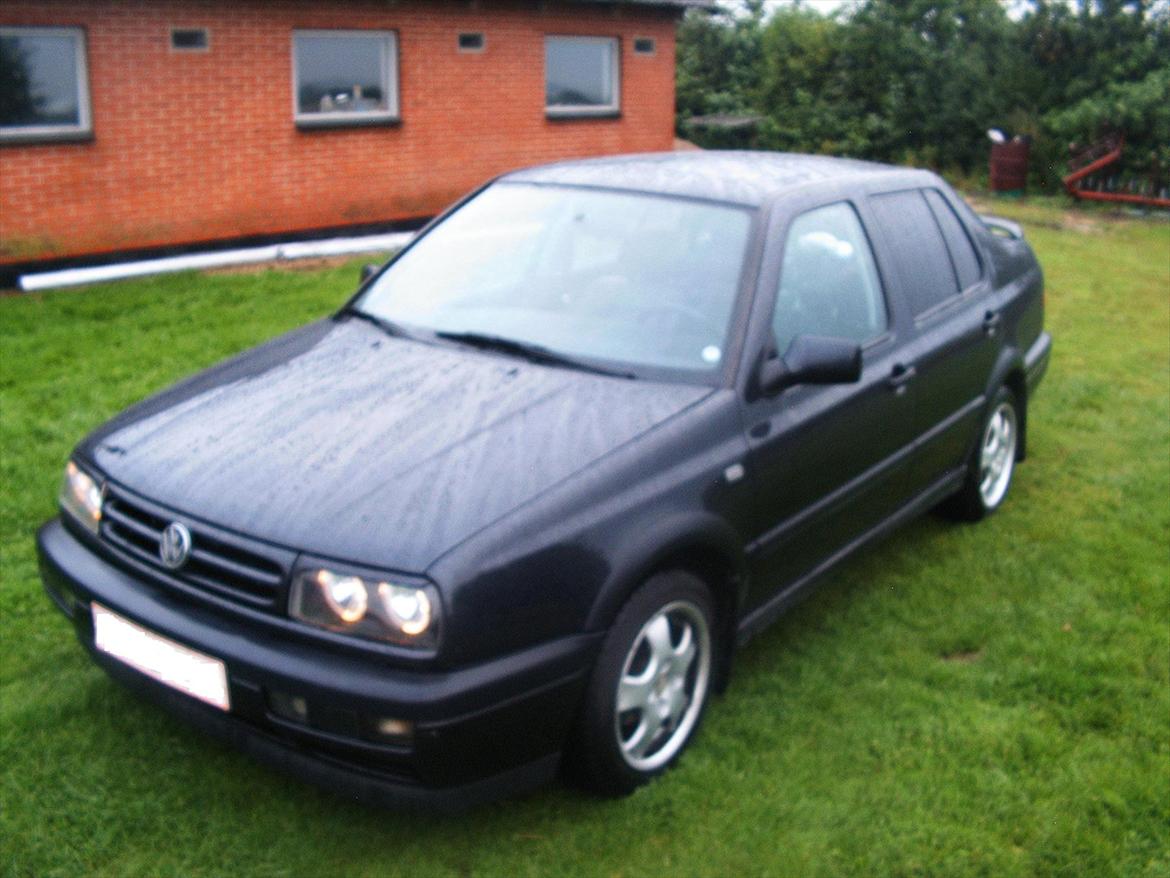 VW Vento 1,8 "SOLGT" billede 2