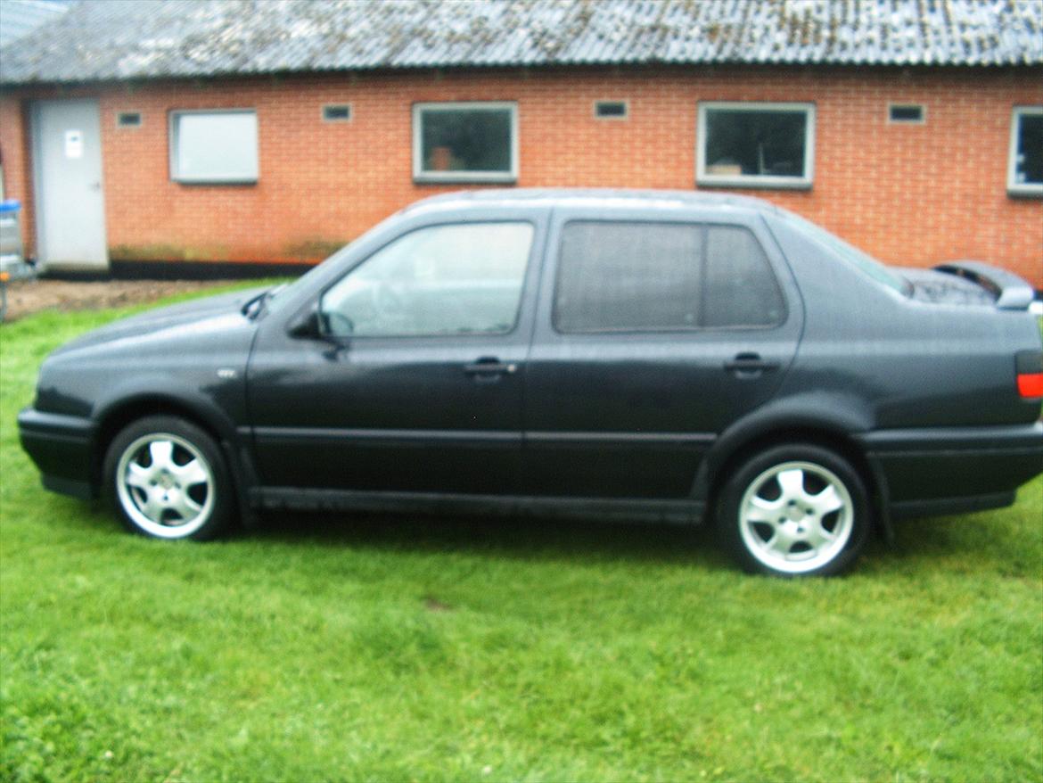 VW Vento 1,8 "SOLGT" billede 4