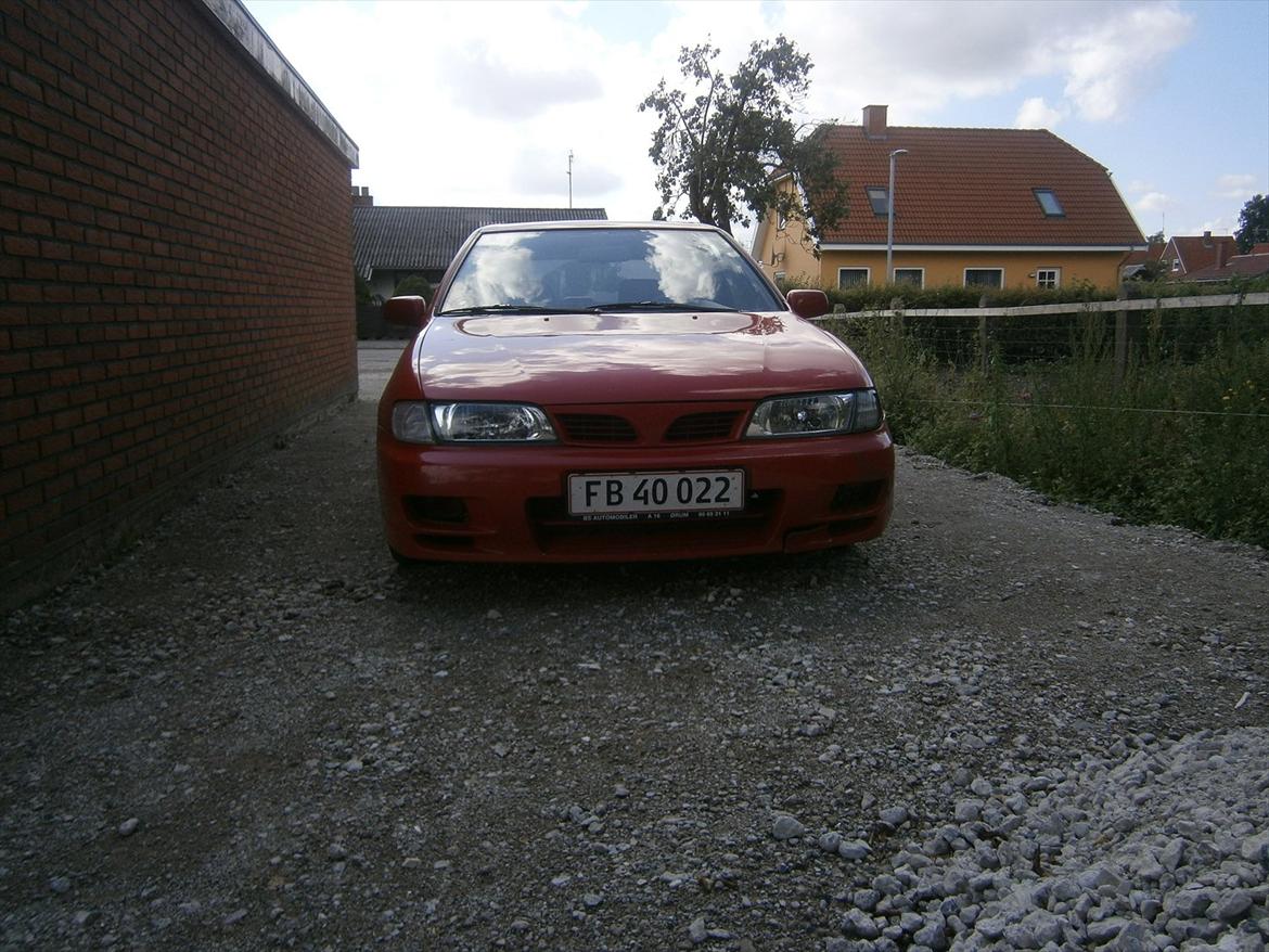 Nissan almera sr billede 1